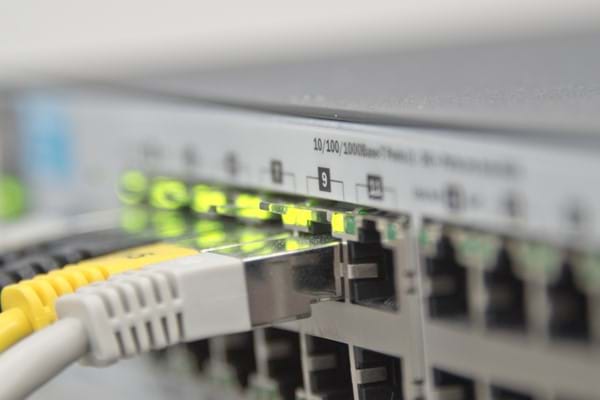 technology-web-internet-macro-blue-electricity-netwerk-switch-HP